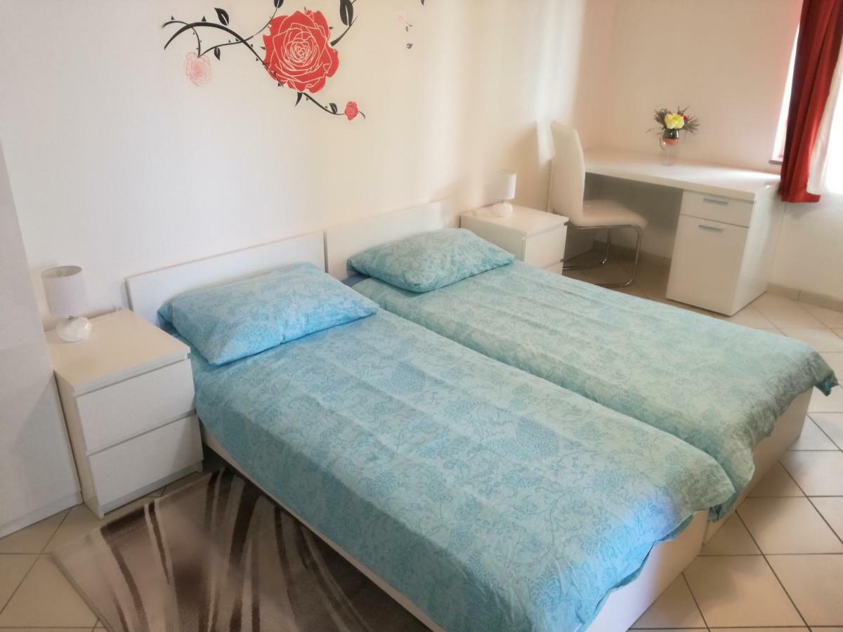 Vile Park Apartments Пореч Экстерьер фото